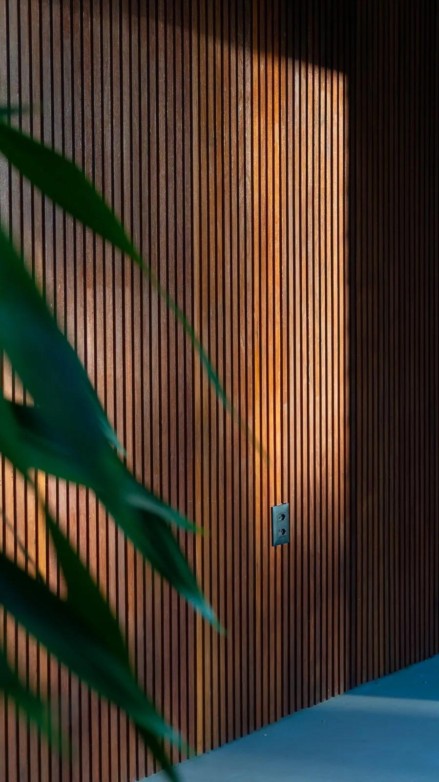 Painel ripado em madeira nobre